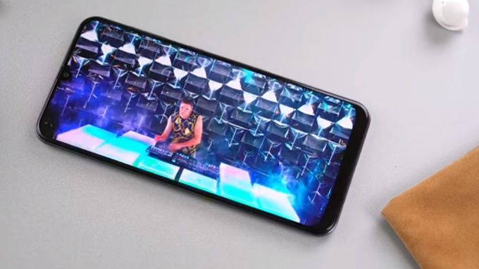 Đáp ứng thời lượng sử dụng pin hơn 1 ngày cho các nhu cầu thiết yếu hàng ngày