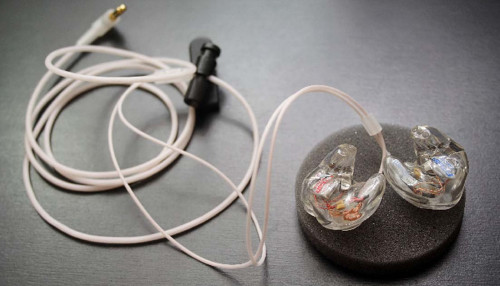 Tai nghe In-ear Monitor là gì, hoạt động như thế nào?
