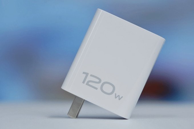 So sánh iQOO Neo 9s Pro Plus và Poco X7 Pro về pin sạc