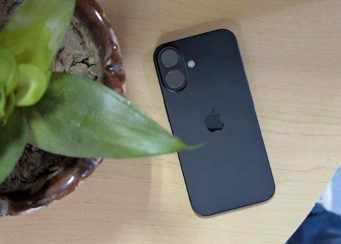 iPhone 16 màu Đen