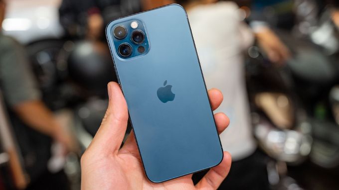 Những mẹo nhỏ giúp bảo vệ mặt kính lưng iPhone 12 Pro Max