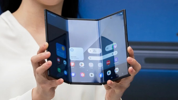 Cơ chế gập đúng của Galaxy Z TriFold