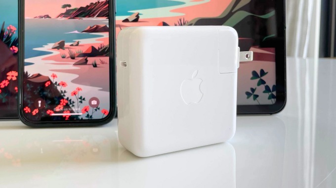 Có thể dùng sạc laptop để sạc điện thoại không?