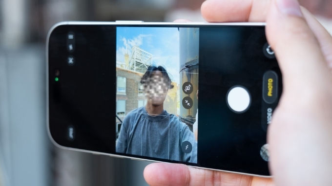 Camera trước 18MP Center Stage cũng là một bước cải tiến vượt bậc