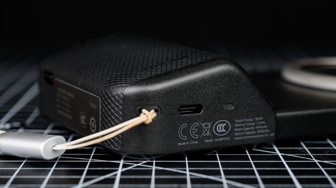 Photography Kit Pro lại sử dụng kết nối vật lý trực tiếp qua cổng USB-C