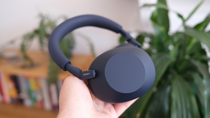 Sony WH-1000XM6 vẫn giữ tinh thần thiết kế tối giản quen thuộc