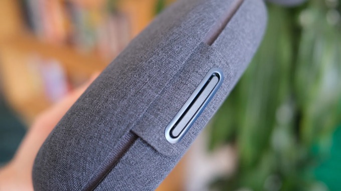 Điểm nhấn đáng chú ý nhất chính là cơ chế khóa nam châm