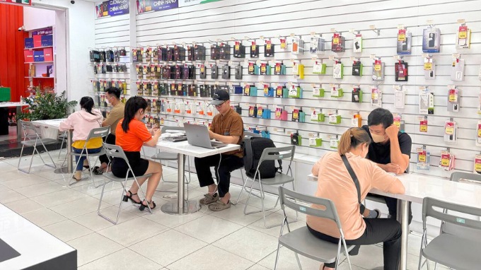 Mua củ và cáp sạc chính hãng tại XTmobile