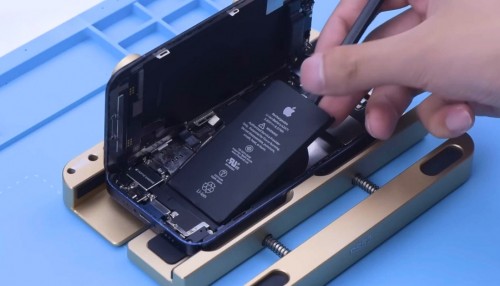 Thay pin iPhone ở đâu tốt, chính hãng? Địa chỉ thay pin iPhone uy tín