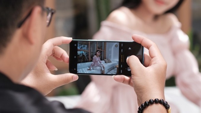 Không đứng quá xa chủ thể