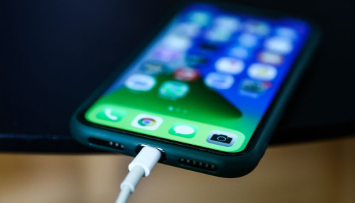 Lý do Apple và Samsung không hỗ trợ sạc nhanh hơn các nhà sản xuất khác