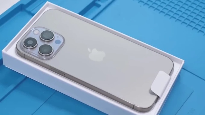 iPhone 15 Pro Max hàng nhái có giá bán rẻ bất thường