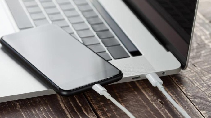 iPhone 14 sử dụng cổng USB