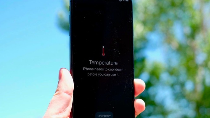 Điện thoại nóng bất thường