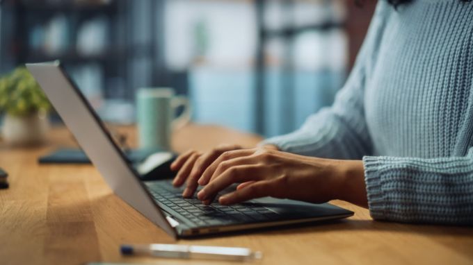 Kinh nghiệm mua laptop cho sinh viên ở nơi uy tín