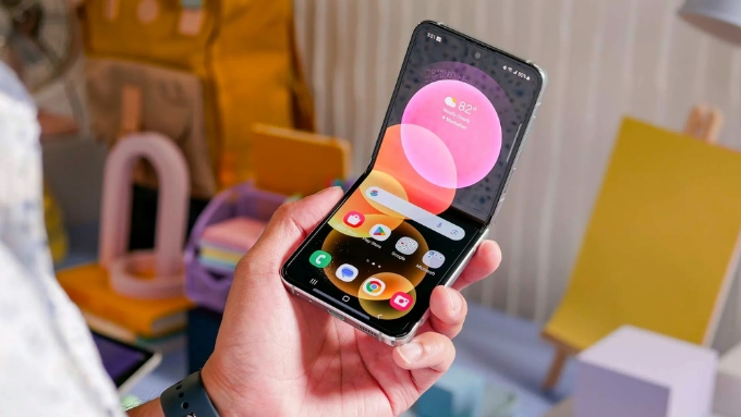 Galaxy Z Flip 5 chỉ sở hữu màn hình 3.4 inch