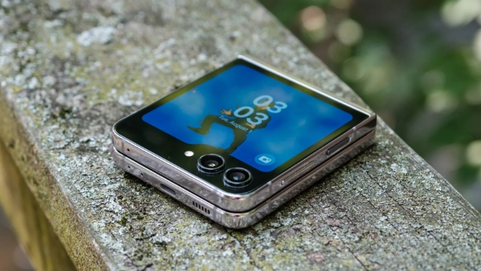 Galaxy Z Flip 5 có thiết kế dày hơn 