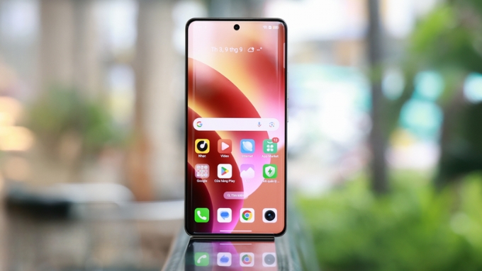 Realme 15 Pro gây ấn tượng ngay từ cái nhìn đầu tiên với khung kim loại bo cong 4D tinh tế