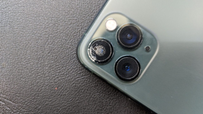 Bảo vệ camera tránh bị trầy xước