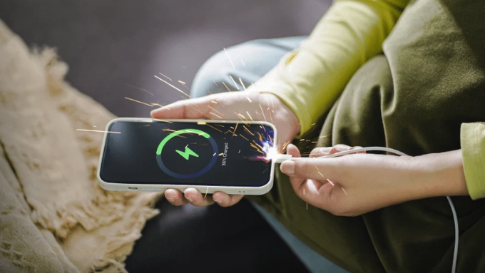 Những dấu hiệu iPhone bị nhiễm điện khi sạc