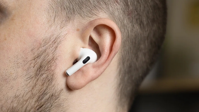 AirPods Pro 2 thường được đánh giá nhỉnh hơn đôi chút về khả năng khử tiếng ồn sâu
