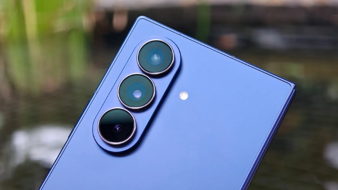 Galaxy Z Fold 8 được trang bị cụm 3 camera sau