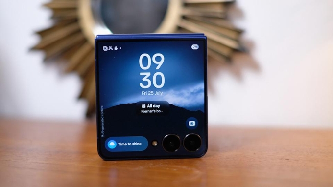 Galaxy Z Flip 8 duy trì màn hình trong 6.9 inch và màn hình ngoài 4.1 inch, tập trung vào trải nghiệm 1 tay