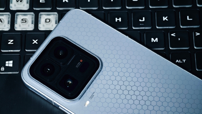 iQOO 15 Ultra được trang bị bộ 3 camera đều 50MP