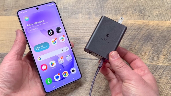 Pin là điểm nhấn khi so sánh iQOO 15 Ultra vs Galaxy S26 Ultra