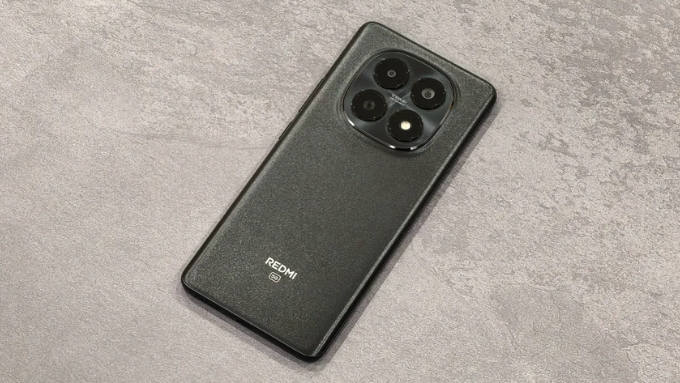 Redmi Note 15 5G ghi điểm với thân máy mỏng khoảng 7.4mm và trọng lượng 178g