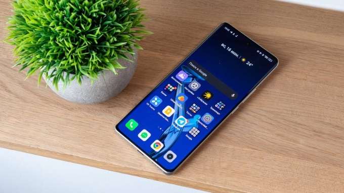 Realme GT 6 là điện thoại màn hình cong nổi bật trong phân khúc tầm trung