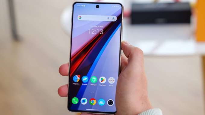Vivo iQOO 12 Pro là một lựa chọn nổi bật trong phân khúc điện thoại màn hình cong giá rẻ