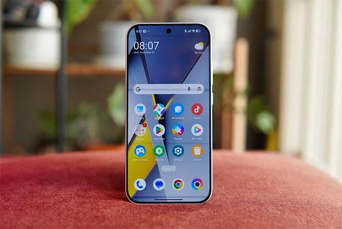 Cả hai thiết bị Xiaomi POCO F8 Pro và Xiaomi 15 đều sở hữu những tấm  AMOLED/LTPO