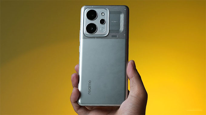 Realme P4 Power - Khi pin 10.000mAh năm trong thân máy 9mm