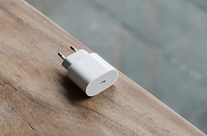 Củ sạc nhanh Apple iPhone 20W Type-C có thiết kế nhỏ gọn và tinh tế