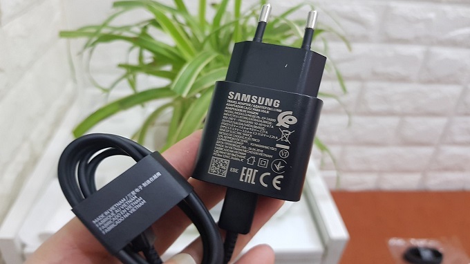 Củ sạc nhanh 25W Samsung Type C có thiết kế nhỏ gọn sang trọng