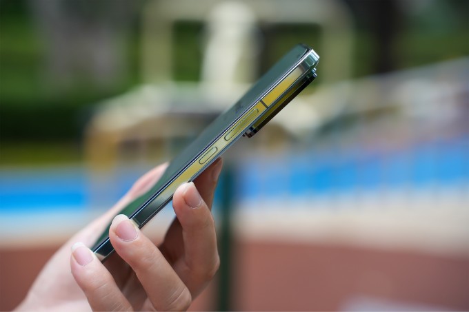 Cận cảnh khung viền Xiaomi 14 Pro