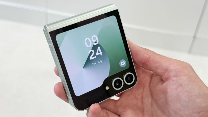 Màn hình phụ của Samsung Galaxy Z Flip 6